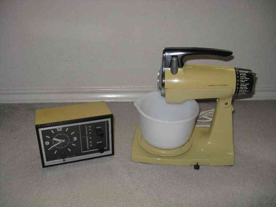 Vintage Gold Sunbeam Mixmaster Standing Mixer with Original Small and Large Fire King for Sunbeam Mixing Bowls 1960's