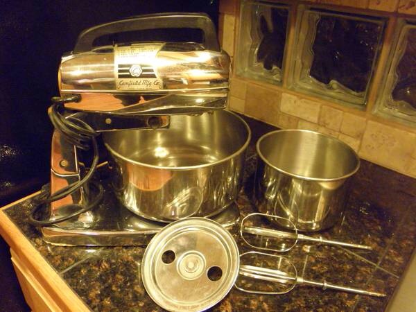 Vintage Mid Century Montgomery Ward Stand Mixer With Two Beaters and Two  Bowls Juicer and Funnel Attachment 